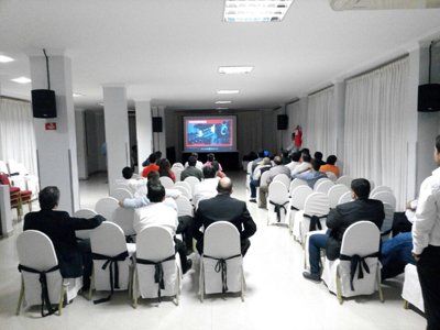 Bujías Hescher sigue capacitando