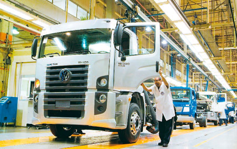 pes-53-el-nuevo-camion-volkswagen-contellation-31320-e-6x4-04