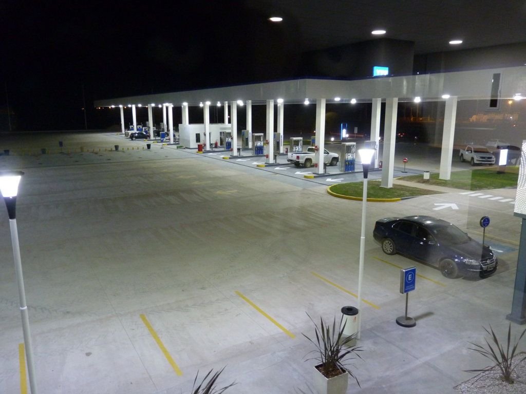 2019-07-23-la-primera-estacion-ypf-con-estacionamientos-solares-3-03