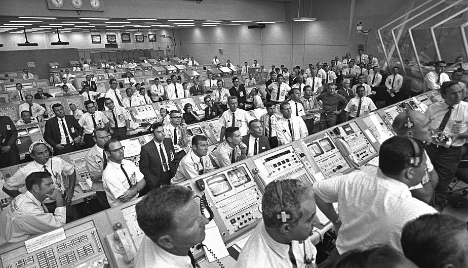 2019-07-26-space-oddity-la-sorprendente-historia-de-como-ford-ayudo-al-hombre-a-llegar-a-la-luna-4-04