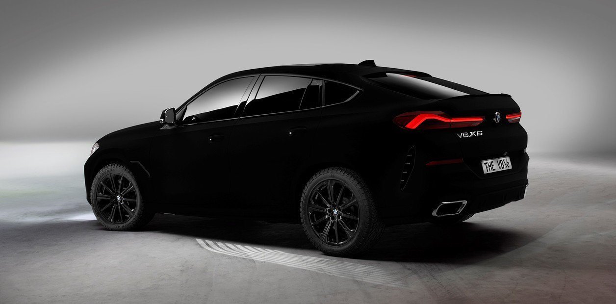 2019-09-06-el-auto-mas-negro-del-planeta-3-03