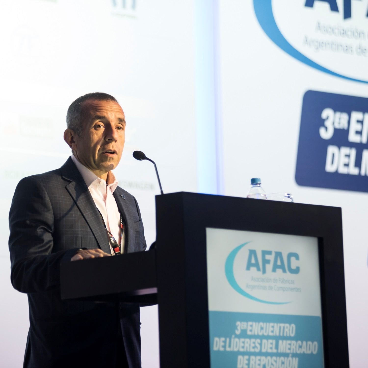 2019-10-04-3-encuentro-de-lideres-del-mercado-de-reposicion-el-poder-del-consumidor-la-tecnologia-y-la-metamorfosis-del-negocio-07