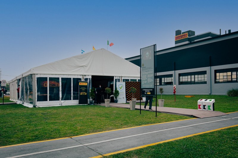 Pirelli inaugura la producción de neumáticos para motos