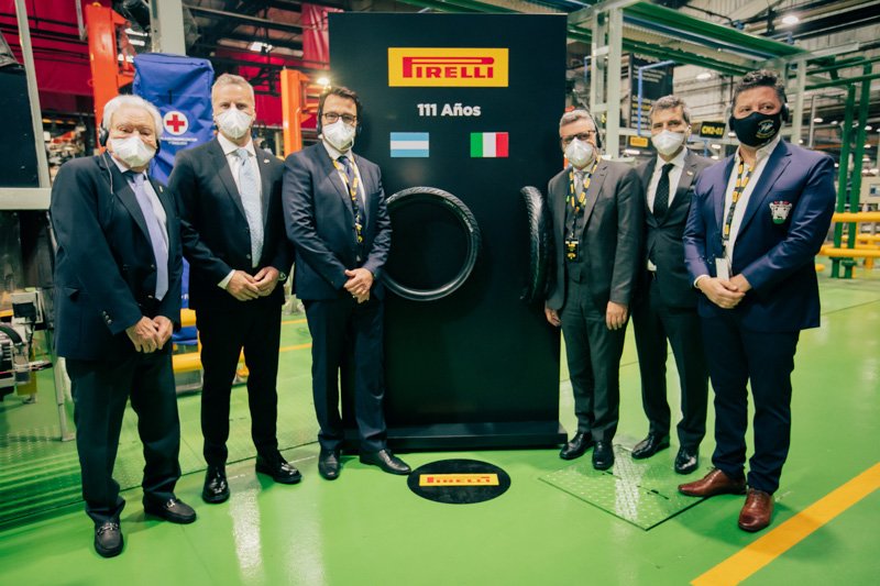 Pirelli inaugura la producción de neumáticos para motos