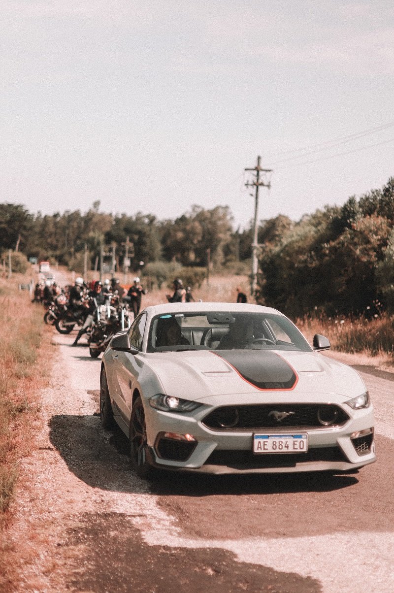 Herencia y Ford, una experiencia de motos y autos clásicos