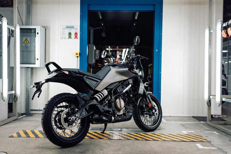 Husqvarna presenta las renovadas Svartpilen 250 y 401 2024