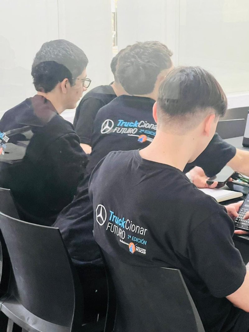 Mercedes-Benz impulsa talento joven con becas TruckCionar