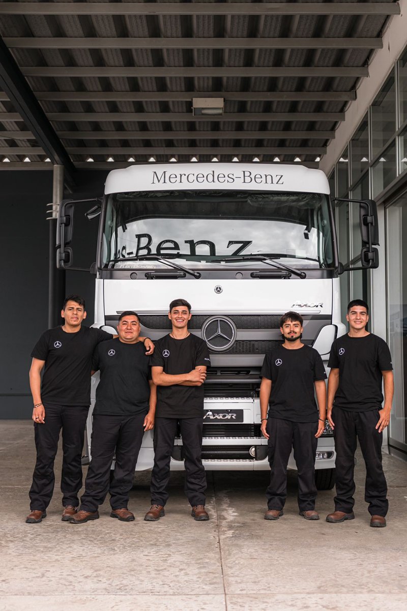 Graduación del programa ''TruckCionar Futuro'' de Mercedes-Benz
