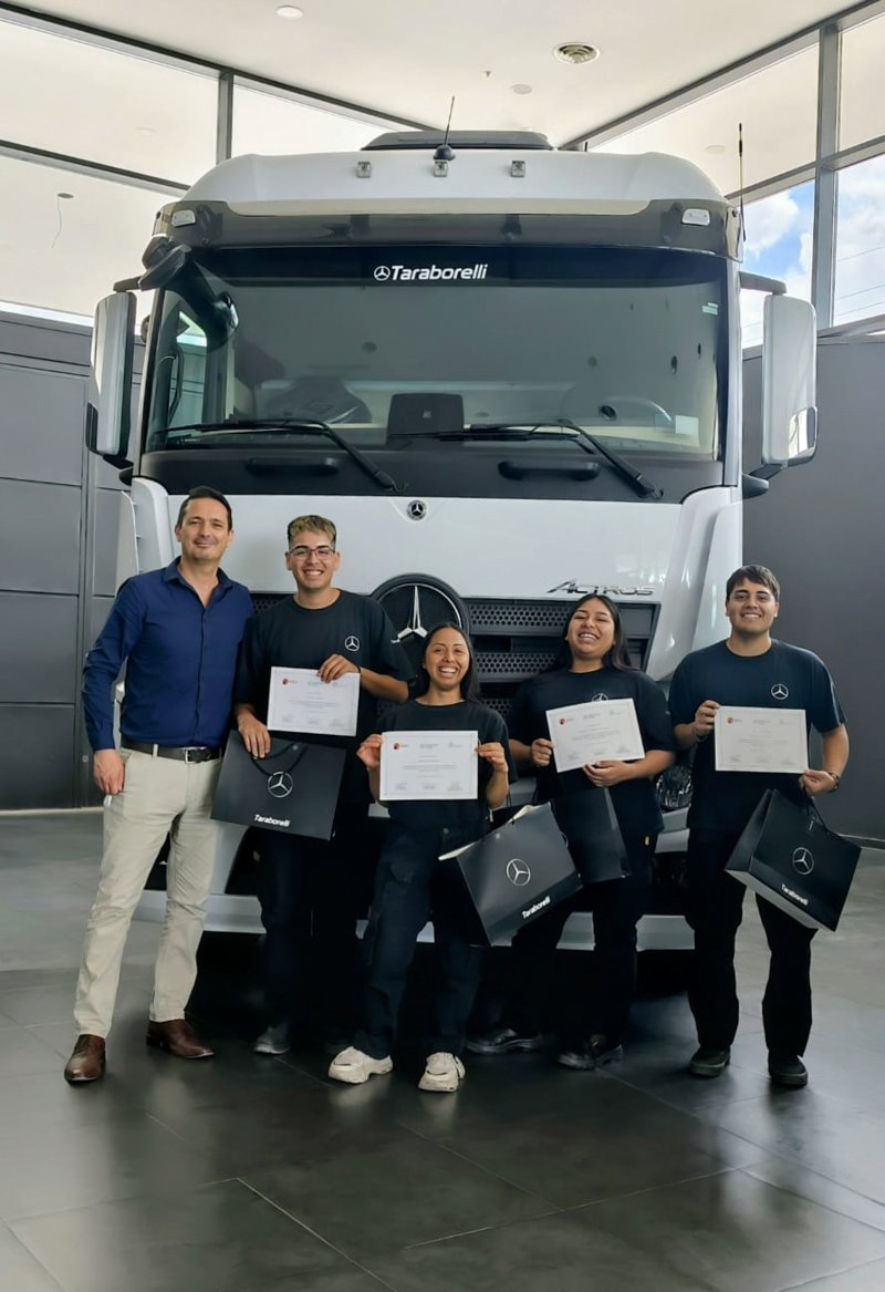 Graduación del programa ''TruckCionar Futuro'' de Mercedes-Benz