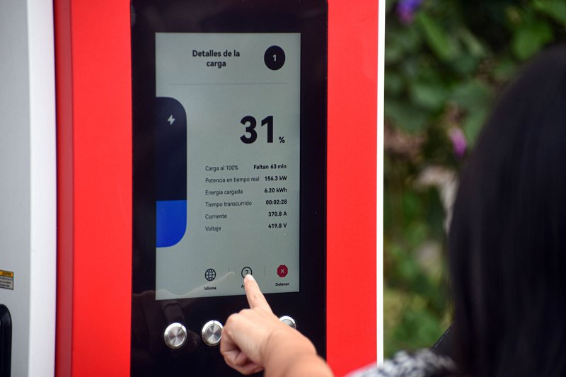 Inauguran la primera electrolinera ultrarrápida