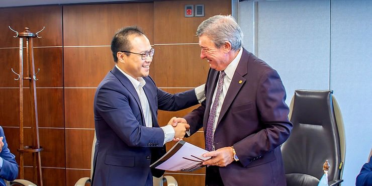 BYD y CUTCSA impulsan carga gratis para taxis eléctricos