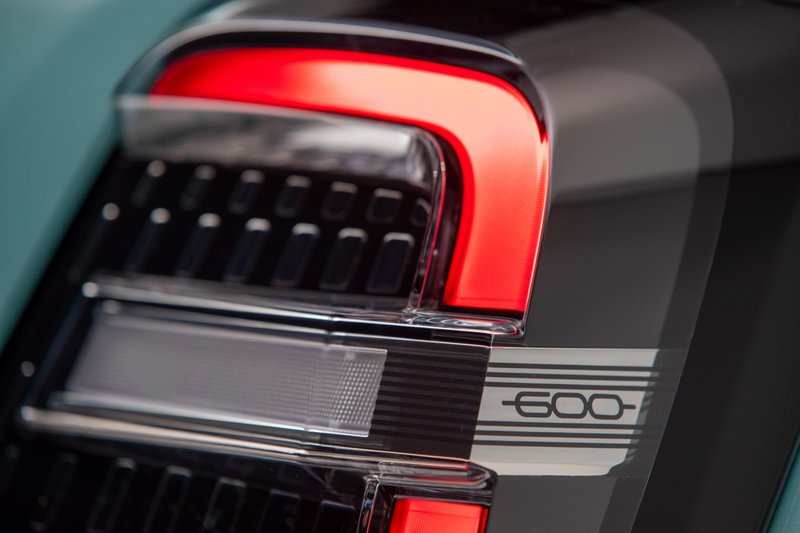 Nuevo Fiat 600 Hybrid combina motor eléctrico y naftero