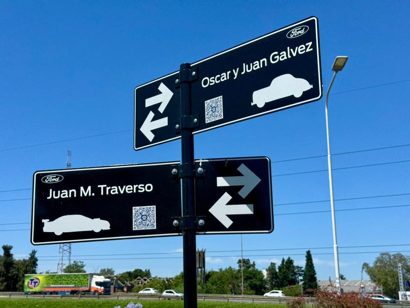 Ford renueva calles de su planta en homenaje al motor