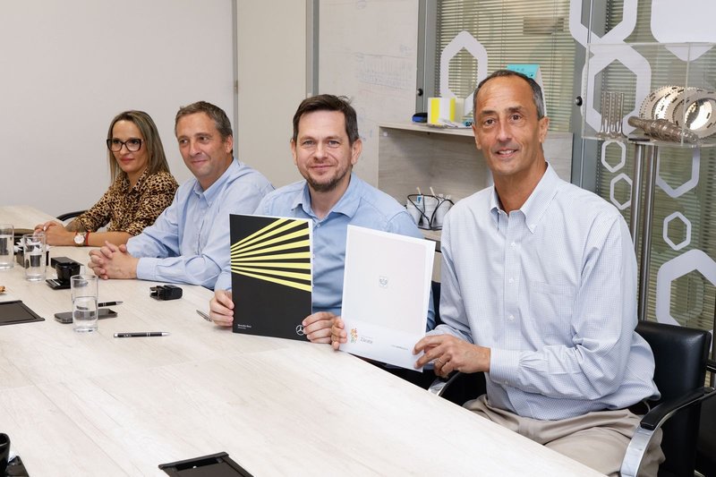 Mercedes-Benz y Municipalidad de Zárate firman convenio