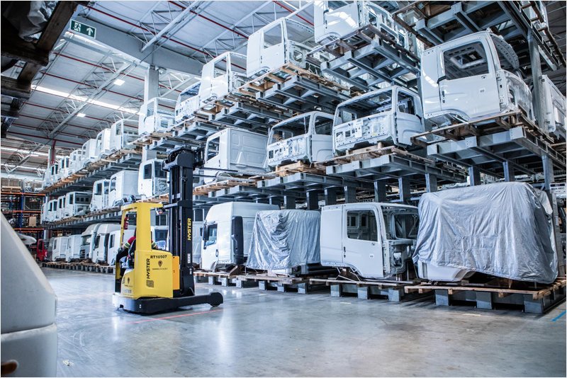 VW Caminhões e Ônibus cerró 2025 con posventa ampliada