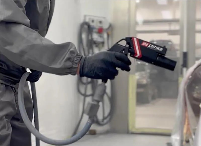 Pistola estática controla carga en pintado automotor
