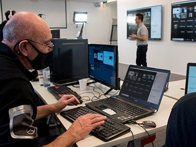 Capacitación sobre seguridad vial para clientes de Mercedes Benz