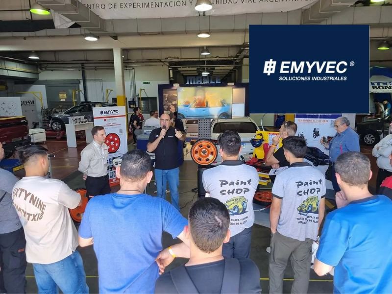 Presentación sobre Híbridos y Eléctricos en Expo Automotriz