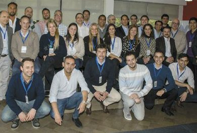 Ford capacita de manera continua a sus concesionarios