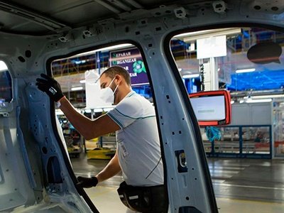 FCA retomó la producción de autos en Córdoba siguiendo los protocolos de control sanitario